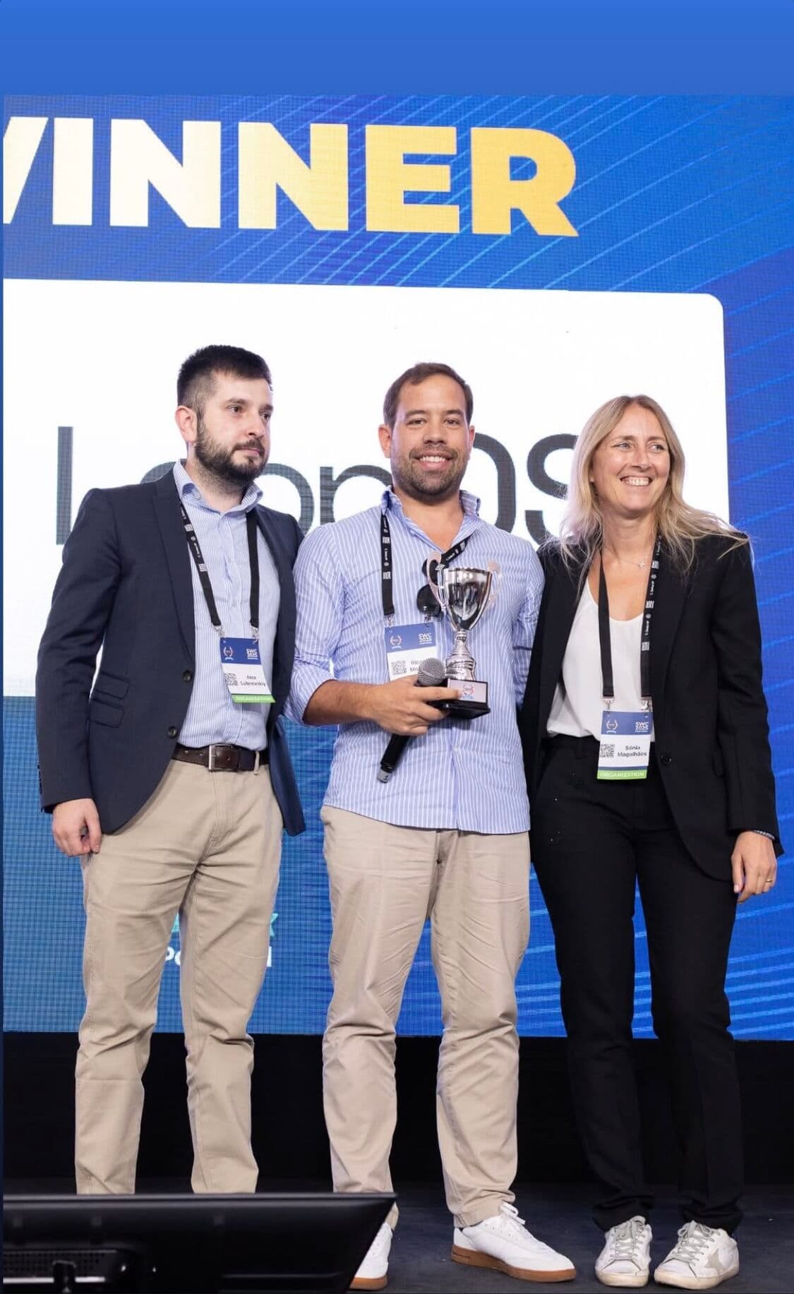 LoopOS winning the Startup World Cup Portugal edition.